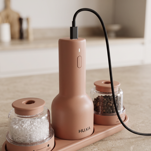 HU.KA Pulse Warm Clay podłączony do ładowania przewodem USB-C